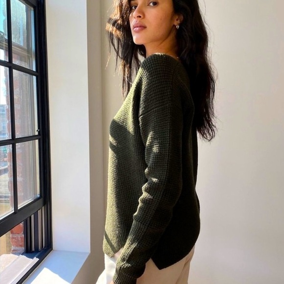 ARITZIA TALULA Knit V-Neck Sweater Olive Green - Picture 1 of 8